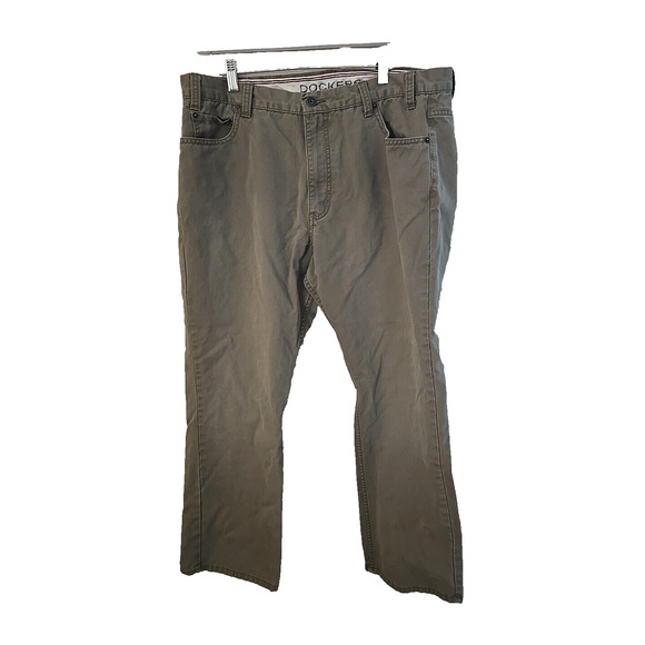 DOCKERS Tan Chino Straight Leg Classic Fit Flat Front Pants Men's Size 38x30 - Picture 1 of 4